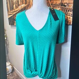 W5 Women's Green V-Neck Top